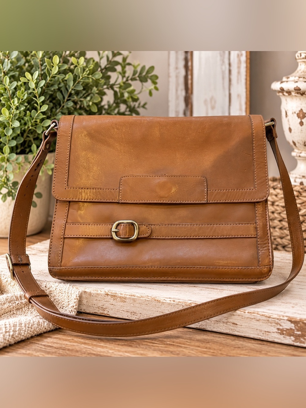 Vtg TANO Leather Messenger‎ Bag  80s Brown Crossbody Scholar Bag